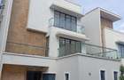 5 Bed House with En Suite in Lavington - 1