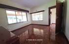 4 Bed House with Garden in Rosslyn - 15