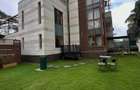 6 Bed Townhouse with En Suite at Lavington Road - 4