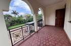 4 Bed House with En Suite at Mountain View - 7