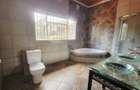 5 Bed House with En Suite in Rosslyn - 10