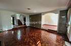 4 Bed House with En Suite in Nyari - 2