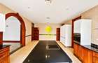 5 Bed House with En Suite in Rosslyn - 3