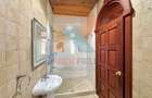 5 Bed Townhouse with En Suite in Rosslyn - 18