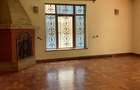 6 Bed Townhouse with En Suite at Near State House Road - 3