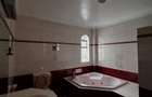 5 Bed Townhouse with En Suite at Riverside Drive - 10