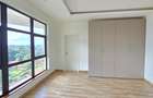 4 Bed Apartment with En Suite at Riverside Drive - 9