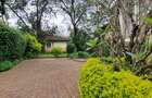 5 Bed Townhouse with En Suite at Lone Tree - 18