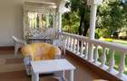 1 Bed House with En Suite at Nyari - 2