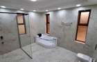 4 Bed House with En Suite in Rosslyn - 6