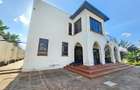 5 Bed House with En Suite in Runda - 2