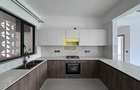 2 Bed Apartment in Brookside - 5