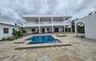 6 Bed House with En Suite in Watamu - 2