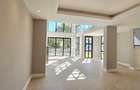 5 Bed Townhouse with En Suite at Palm Valley - 7