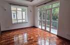 5 Bed Townhouse with En Suite in Lavington - 4