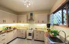 4 Bed House with En Suite in Lavington - 9