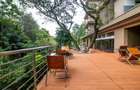 3 Bed Apartment with En Suite in Parklands - 10