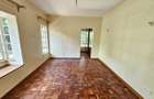 5 Bed House with En Suite in Lavington - 17