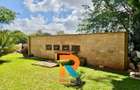 5 Bed House with En Suite in Lavington - 13