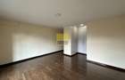 3 Bed Apartment in Riverside - 11