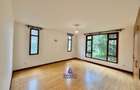 3 Bed Apartment with En Suite at Riverside Dr - 11
