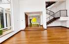 5 Bed House with En Suite in Lavington - 3