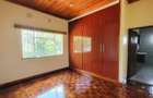 5 Bed House with En Suite in Rosslyn - 11