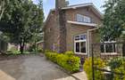 5 Bed Townhouse with En Suite at Lavington Green - 12
