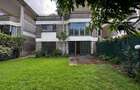 5 Bed Townhouse with En Suite in Spring Valley - 1