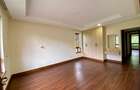 5 Bed Townhouse with En Suite in Spring Valley - 4
