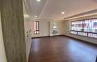 5 Bed Townhouse with En Suite in Spring Valley - 6