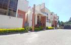 5 Bed Townhouse with En Suite at 827 - 1
