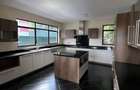 5 Bed Townhouse with En Suite at Elmolo Drive - 3