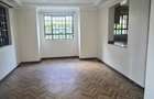 5 Bed House with En Suite in Garden Estate - 7