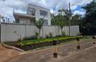 6 Bed House with En Suite in Lavington - 1