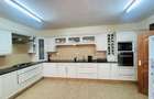 5 Bed Townhouse with En Suite in Lavington - 8