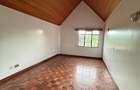 5 Bed Townhouse with En Suite at Lavington - 20