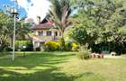 5 Bed Villa with En Suite in Spring Valley - 1
