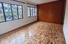 6 Bed House with En Suite in Nyari - 17