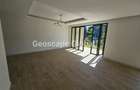 4 Bed Apartment with En Suite in Rosslyn - 2