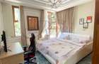 6 Bed House with En Suite in Lavington - 12