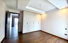 3 Bed Apartment with En Suite in Brookside - 6