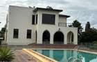 5 Bed House with En Suite in Runda - 18