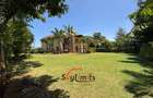 5 Bed Villa with En Suite in Runda - 1