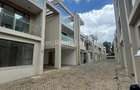 6 Bed Townhouse with En Suite in Lavington - 1