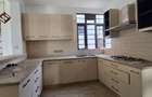 4 Bed Townhouse with En Suite in Membley - 7