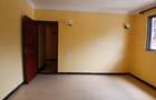 5 Bed Townhouse with En Suite at Lavington - 16