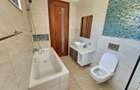 5 Bed House with En Suite in Lavington - 15