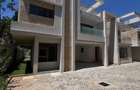 6 Bed Townhouse with En Suite in Lavington - 1