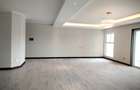 3 Bed Apartment with Swimming Pool in Riverside - 15